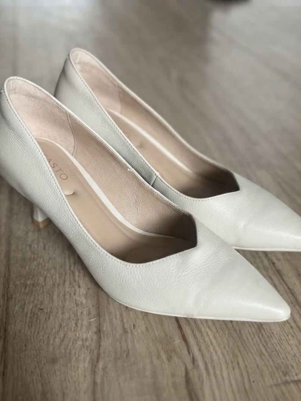 Pointed Tow Kitten Heel Pumps